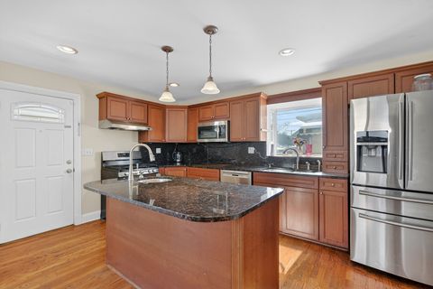 Tiny photo for 810 S Euclid Avenue, Oak Park, IL 60304 (MLS # 12549196)