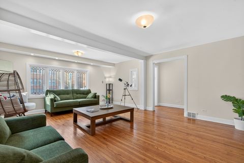Tiny photo for 810 S Euclid Avenue, Oak Park, IL 60304 (MLS # 12549196)