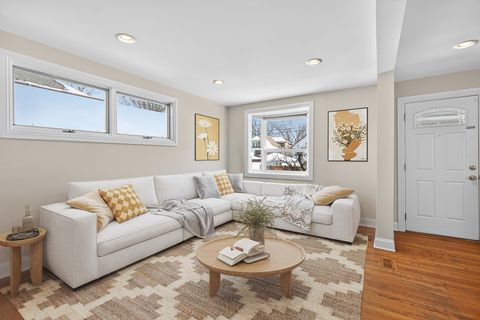 Tiny photo for 810 S Euclid Avenue, Oak Park, IL 60304 (MLS # 12549196)