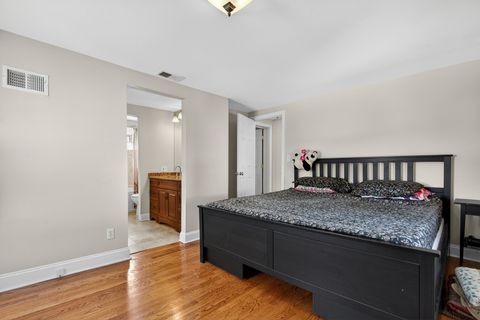 Tiny photo for 810 S Euclid Avenue, Oak Park, IL 60304 (MLS # 12549196)