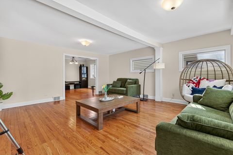 Tiny photo for 810 S Euclid Avenue, Oak Park, IL 60304 (MLS # 12549196)