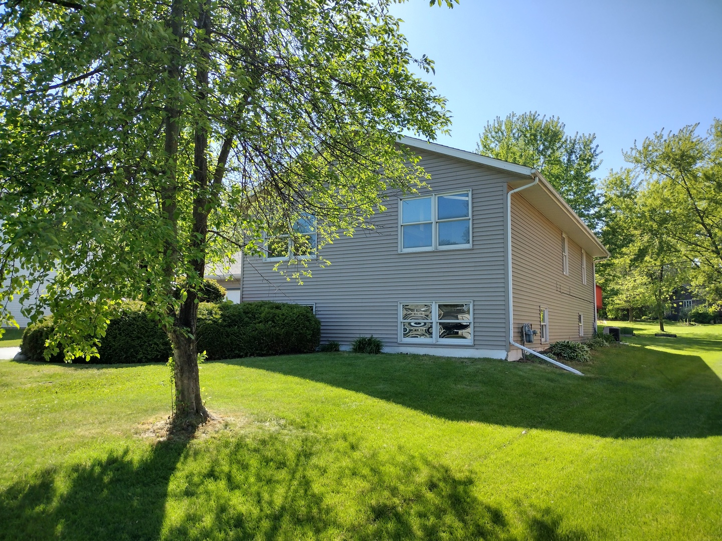 1127 Candlewick Drive NW