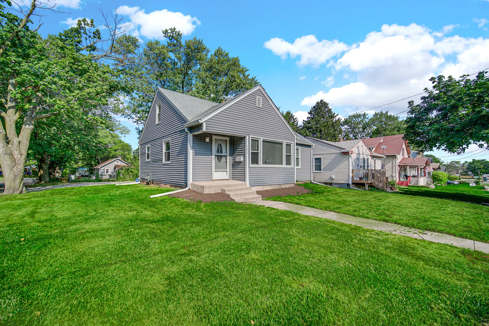 702 N Independence Avenue