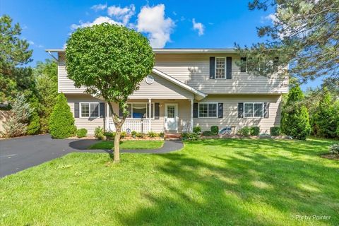Photo of 2819 Sun Valley Drive, Cary, IL 60013 (MLS # 12456242)