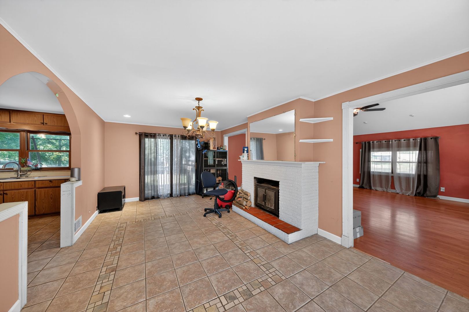 11S100 Carpenter Street