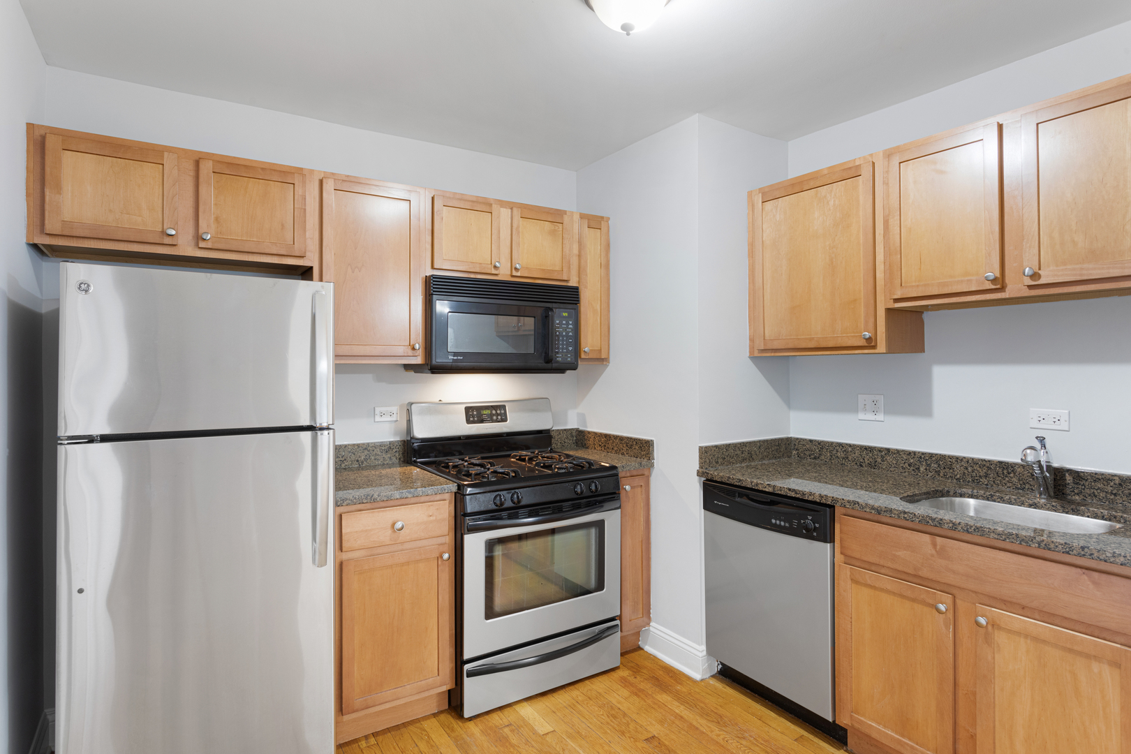 7616 N MARSHFIELD Avenue 502