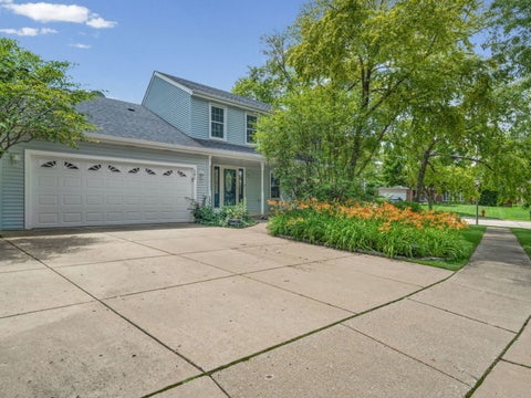 Photo of 281 Tyler Court, Libertyville, IL 60048 (MLS # 12710943)