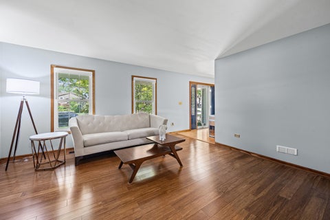 Tiny photo for 281 Tyler Court, Libertyville, IL 60048 (MLS # 12710943)