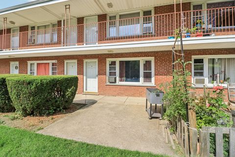 Tiny photo for 1107 E Algonquin Road #4, Arlington Heights, IL 60005 (MLS # 12497718)