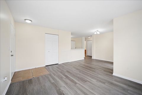 Tiny photo for 101 Silverstone Drive #101, Carpentersville, IL 60110 (MLS # 12608114)