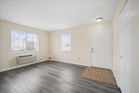 Tiny photo for 101 Silverstone Drive #101, Carpentersville, IL 60110 (MLS # 12608114)