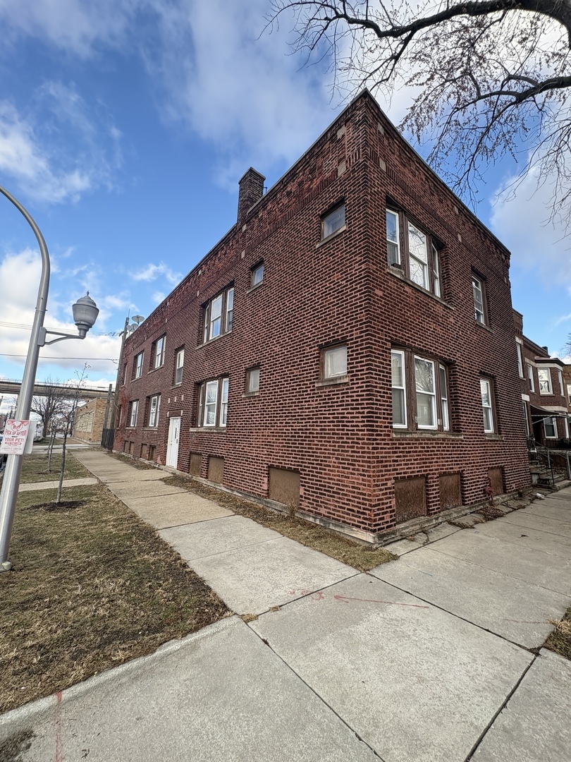 4458 W Fulton Street