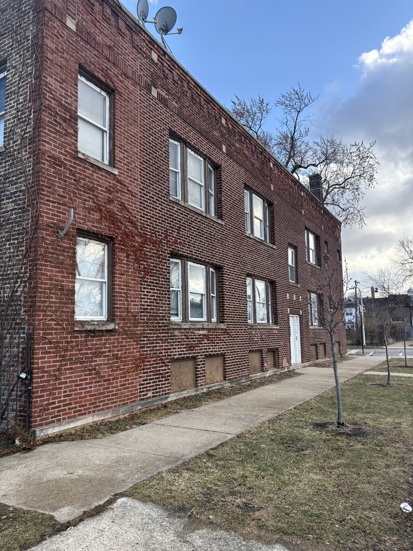 4458 W Fulton Street