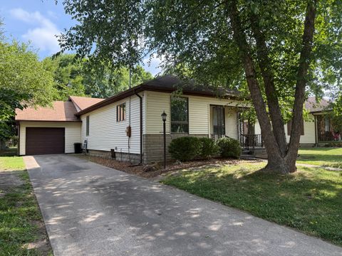 Photo of 806 E Boulevard Street, Marion, IL 62959 (MLS # 12686862)