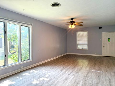 Tiny photo for 806 E Boulevard Street, Marion, IL 62959 (MLS # 12686862)