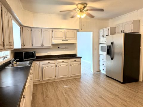 Tiny photo for 806 E Boulevard Street, Marion, IL 62959 (MLS # 12686862)