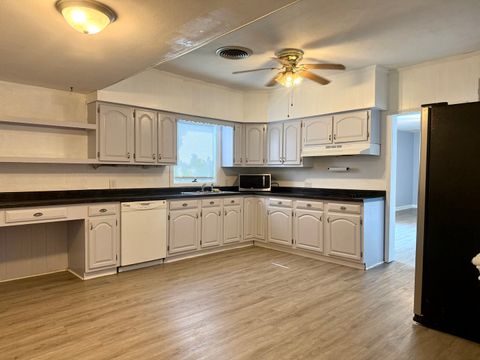 Tiny photo for 806 E Boulevard Street, Marion, IL 62959 (MLS # 12686862)