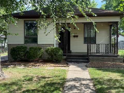 Tiny photo for 806 E Boulevard Street, Marion, IL 62959 (MLS # 12686862)