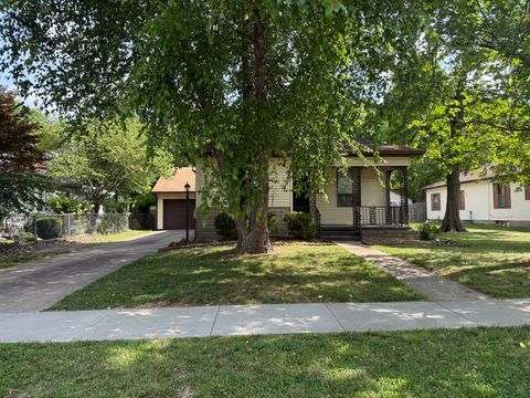Tiny photo for 806 E Boulevard Street, Marion, IL 62959 (MLS # 12686862)