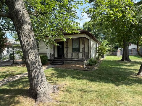Tiny photo for 806 E Boulevard Street, Marion, IL 62959 (MLS # 12686862)