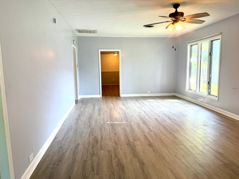 Tiny photo for 806 E Boulevard Street, Marion, IL 62959 (MLS # 12686862)