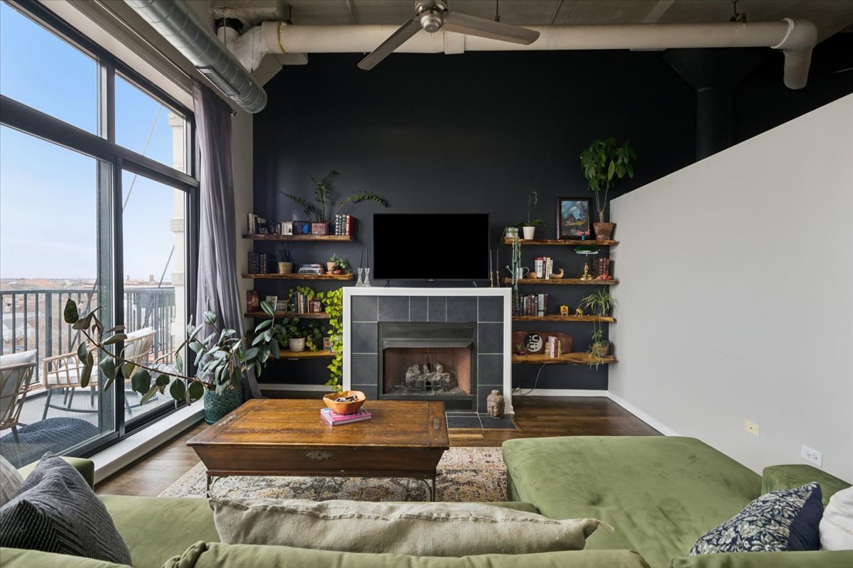 1525 S Sangamon Street 716