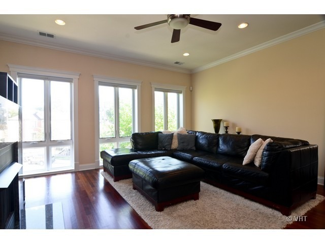 1302 N Wood Street 2E