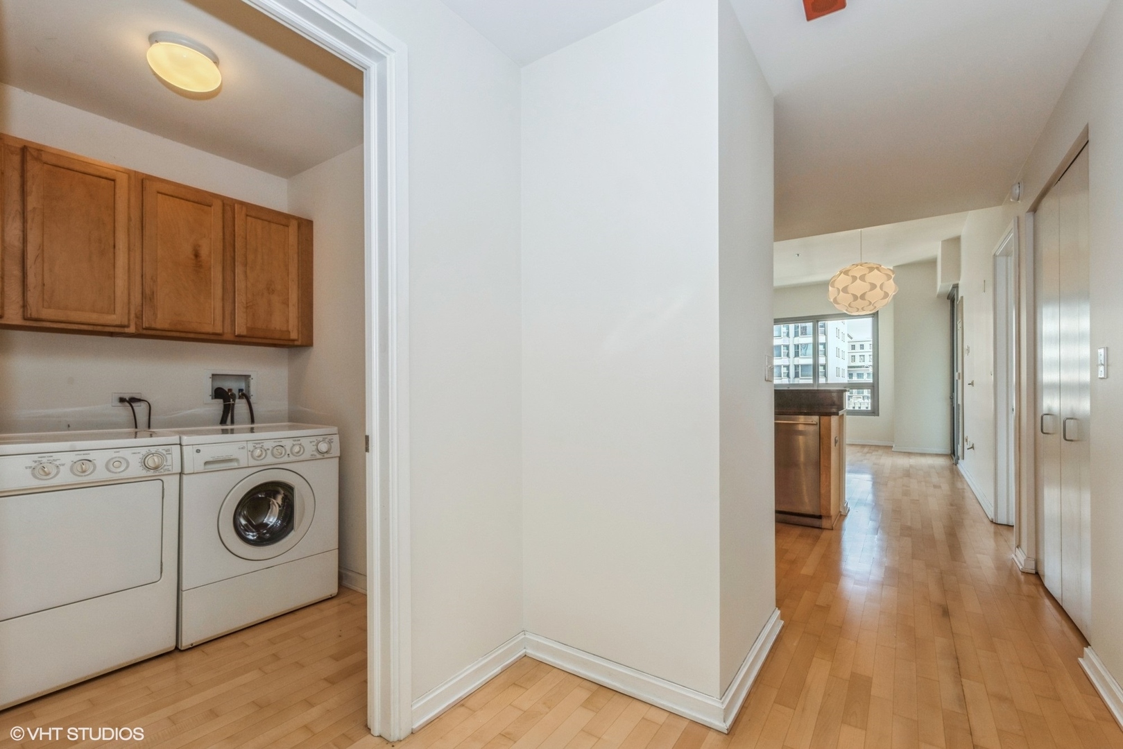 160 E ILLINOIS Street 2503