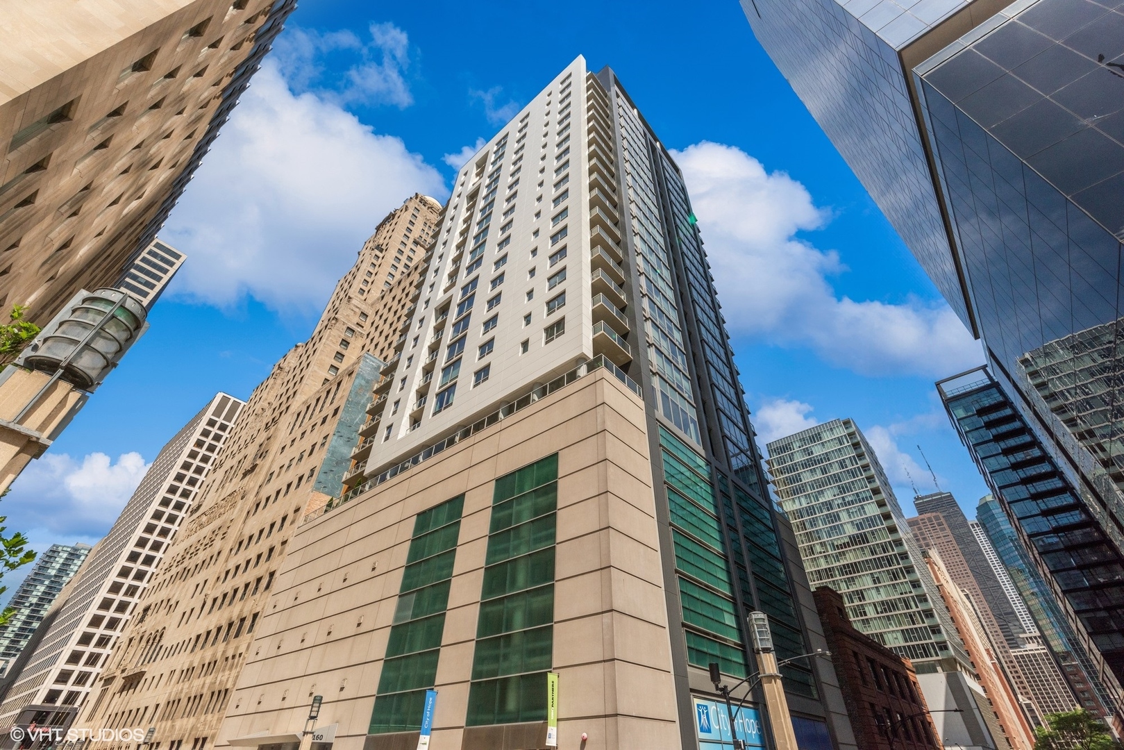 160 E ILLINOIS Street 2503
