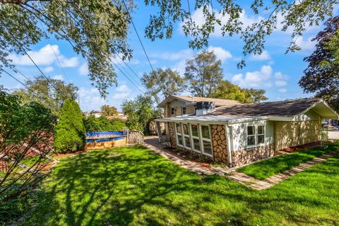 Tiny photo for 8746 S 81st Court, Hickory Hills, IL 60457 (MLS # 12630926)