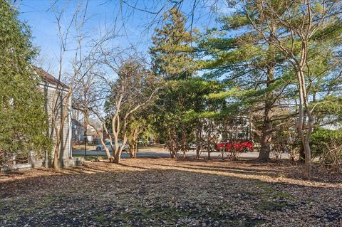 Tiny photo for 100 Williamsburg Road, Evanston, IL 60203 (MLS # 12536808)