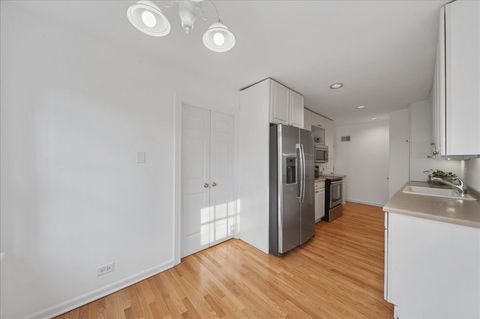 Tiny photo for 100 Williamsburg Road, Evanston, IL 60203 (MLS # 12536808)