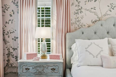 Tiny photo for 85 Sunset Place, Lake Forest, IL 60045 (MLS # 12574866)