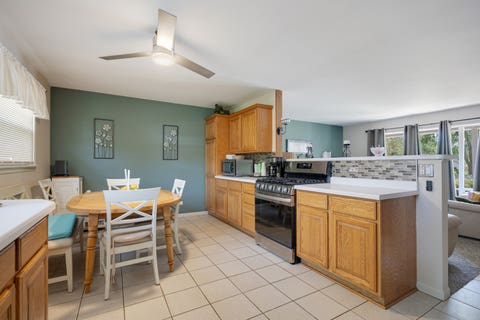Tiny photo for 560 W Berkley Lane, Hoffman Estates, IL 60169 (MLS # 12737706)