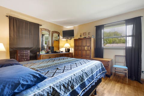 Tiny photo for 560 W Berkley Lane, Hoffman Estates, IL 60169 (MLS # 12737706)