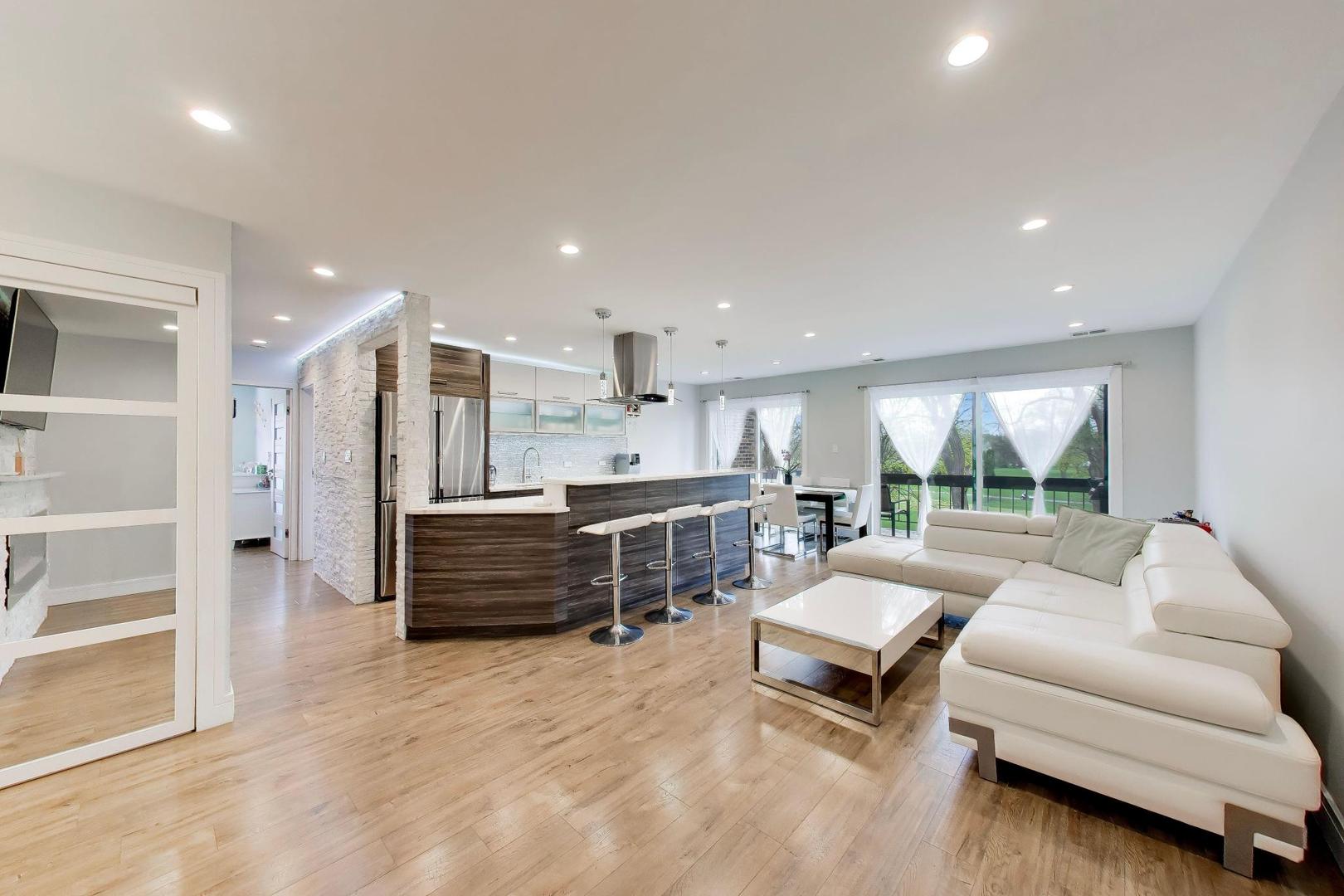 1400 N Elmhurst Road 319