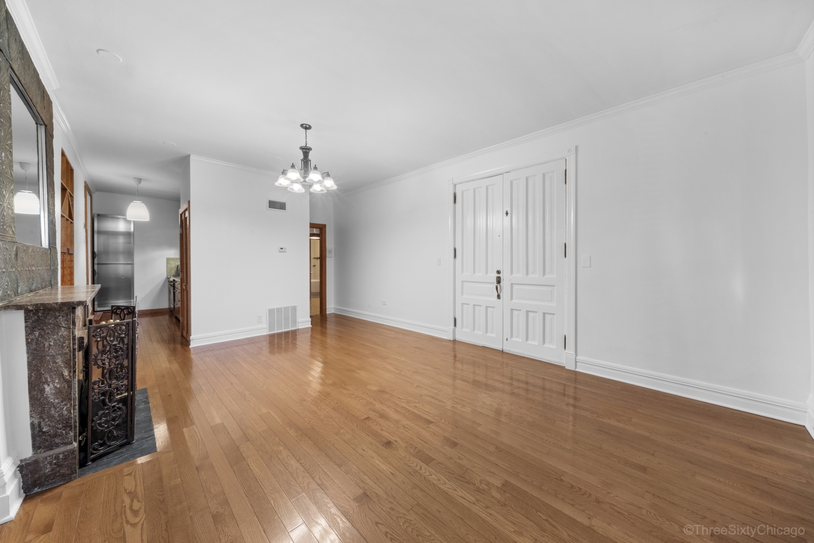 1526 N LaSalle Drive 1E