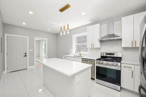 Tiny photo for 2537 N Luna Avenue, Chicago, IL 60639 (MLS # 12524920)