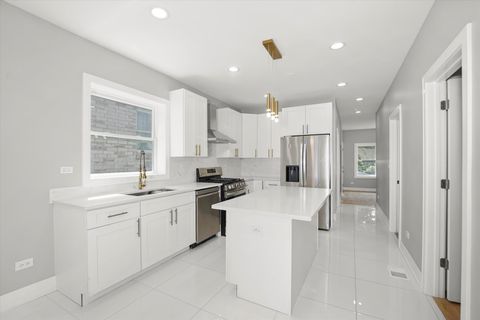 Tiny photo for 2537 N Luna Avenue, Chicago, IL 60639 (MLS # 12524920)