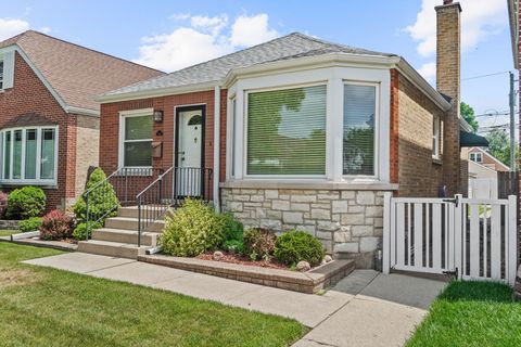 Tiny photo for 5041 N New England Avenue, Chicago, IL 60656 (MLS # 12676308)