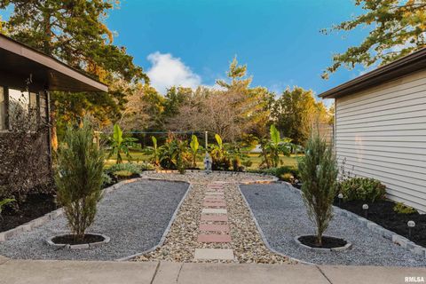 Tiny photo for 1821 S 27TH Street, Herrin, IL 62948 (MLS # QC4268470)