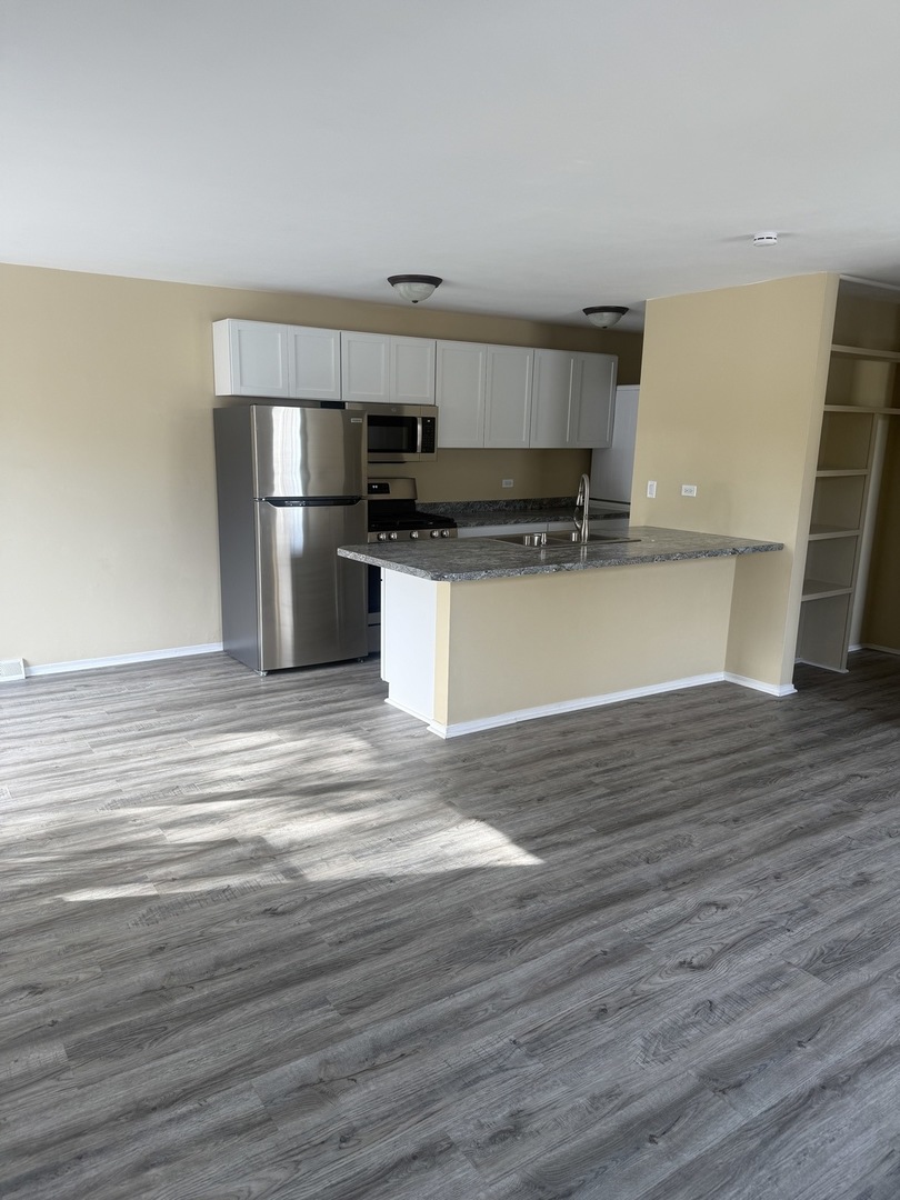 Glendale Heights, Illinois 60139, United States, 2 Bedrooms Bedrooms, ,1 BathroomBathrooms,Residential,Active,242357