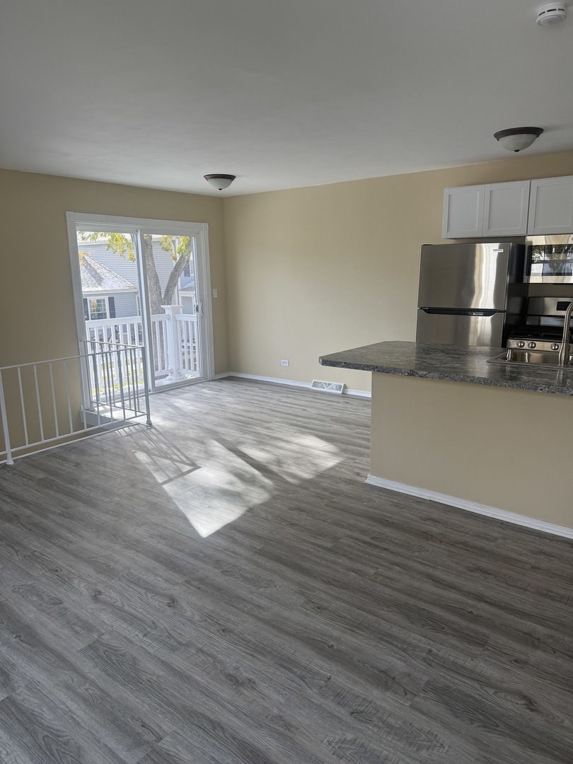 Glendale Heights, Illinois 60139, United States, 2 Bedrooms Bedrooms, ,1 BathroomBathrooms,Residential,Active,242357