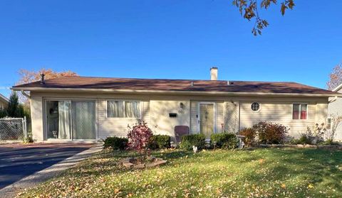 Photo of 660 Flagstaff Lane, Hoffman Estates, IL 60169 (MLS # 12547909)