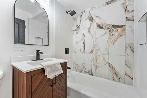 Tiny photo for 914 N Austin Boulevard #A5, Oak Park, IL 60302 (MLS # 12546490)