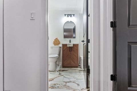 Tiny photo for 914 N Austin Boulevard #A5, Oak Park, IL 60302 (MLS # 12546490)