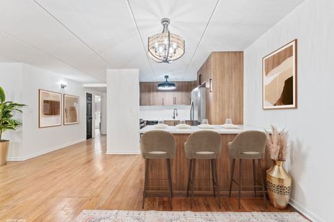 Tiny photo for 914 N Austin Boulevard #A5, Oak Park, IL 60302 (MLS # 12546490)