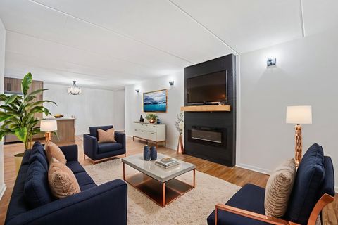 Tiny photo for 914 N Austin Boulevard #A5, Oak Park, IL 60302 (MLS # 12546490)