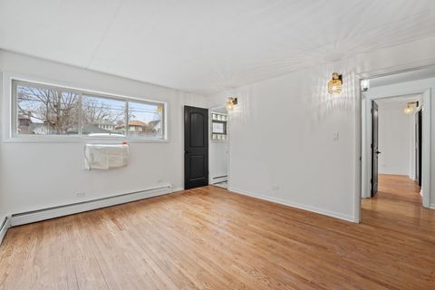 Tiny photo for 914 N Austin Boulevard #A5, Oak Park, IL 60302 (MLS # 12546490)