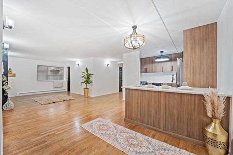 Tiny photo for 914 N Austin Boulevard #A5, Oak Park, IL 60302 (MLS # 12546490)